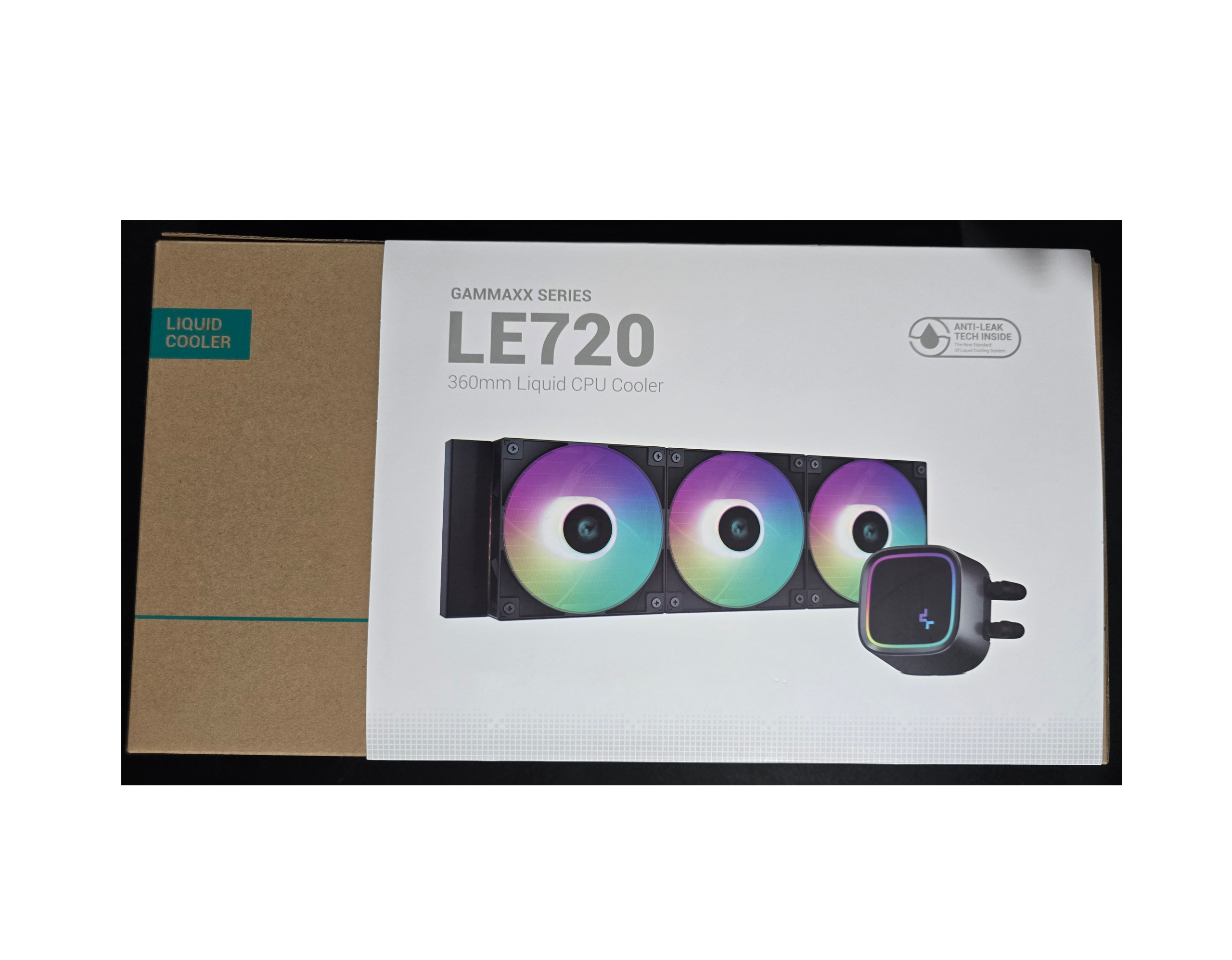 LE720 The DeepCool LE720 all-in-one liquid cooler
